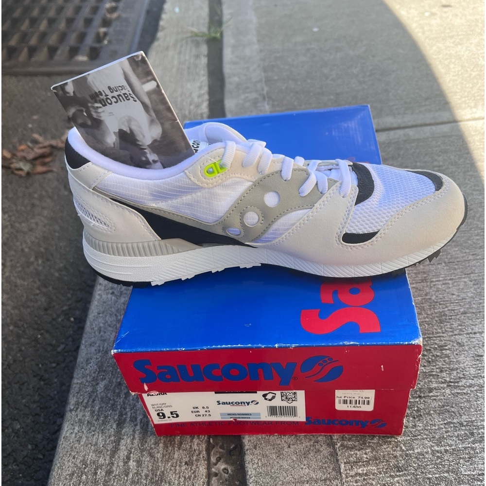 Saucony men's sneakers white/grey size 9.5
